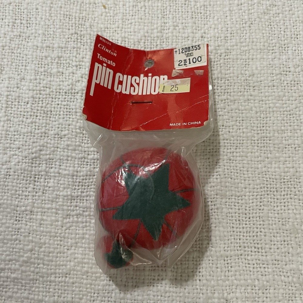 Dritz Tomato Pin Cushion Roughly 2.5" x 1.5" New In‎ Package Vintage Strawberry